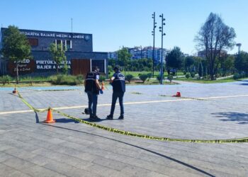 Boşandığı kadını tabancayla öldüren şüpheli, yakalanacağını anlayınca intihar etti