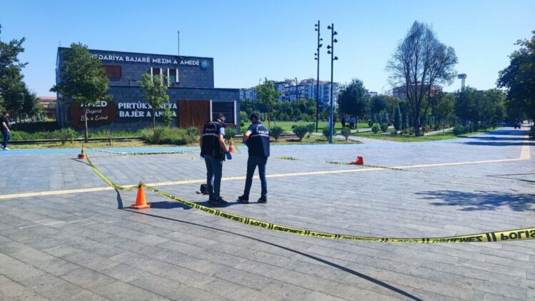 Boşandığı kadını tabancayla öldüren şüpheli, yakalanacağını anlayınca intihar etti