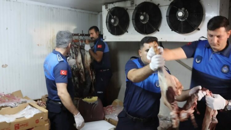 Kasapta 315 kilo bozuk et ele geçirildi
