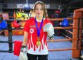 Lise arkadaşları sayesinde başladığı muay thai sporunda dünya şampiyonu oldu