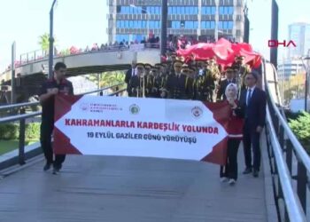 İzmir’de 'Gaziler Günü Yürüyüşü’ gerçekleştirildi