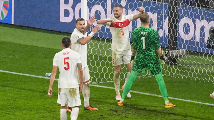 Mert Günok milli takım kariyerini noktaladı