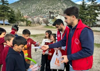 Gazi, protez bacağıyla hayata tutundu
