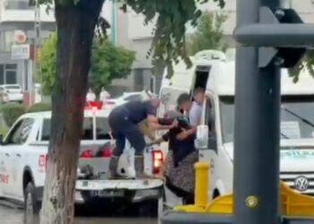 Hatay'da sağanak nedeniyle yollar göle döndü