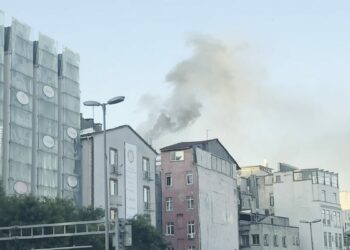 Beyoğlu’nda iş yeri yangını söndürüldü