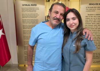 Doğduğu hastaneye doktor olarak atandı; meslektaşı babasıyla birlikte şifa dağıtıyor