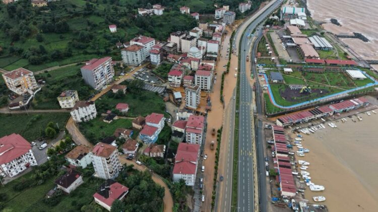 Rize’de sağanak, sel ve taşkınlara yol açtı