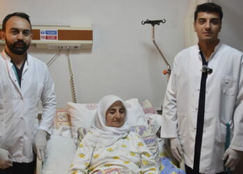 70 yaşındaki hastanın kanserli kalın bağırsağı alındı; sağlığına kavuştu