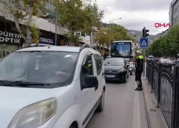 Şehit polisin cenazesini meslektaşları selam vererek uğurladı