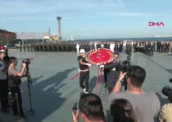 İzmir'de Gaziler Günü için çelenk töreni düzenlendi