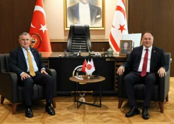 Bakan Bak, KKTC Meclis Başkanı Öztürkler ile görüştü