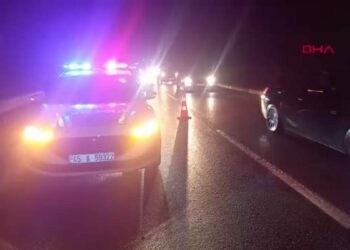 Manisa’da motosikletler çarpıştı: 1’i ağır 3 yaralı