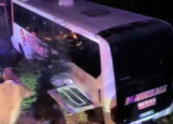 Manisa'da otobüs kazası; yaralılar var -1
