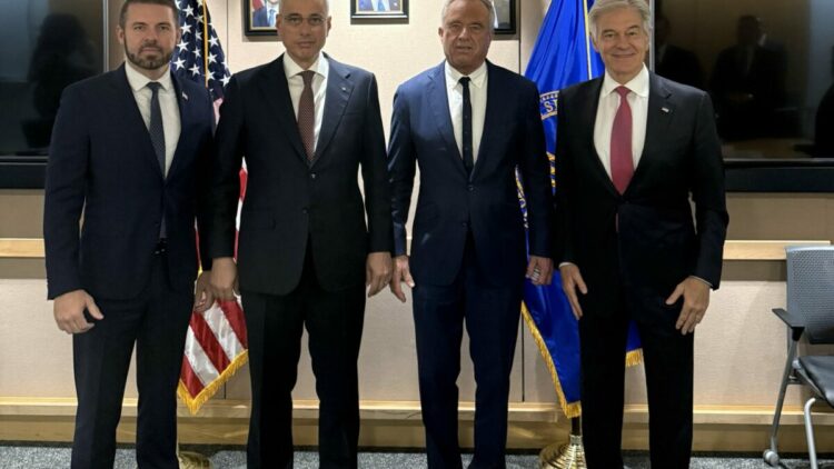 Sağlık Bakanı Memişoğlu, ABD Sağlık Bakanı Kennedy ile bir araya geldi