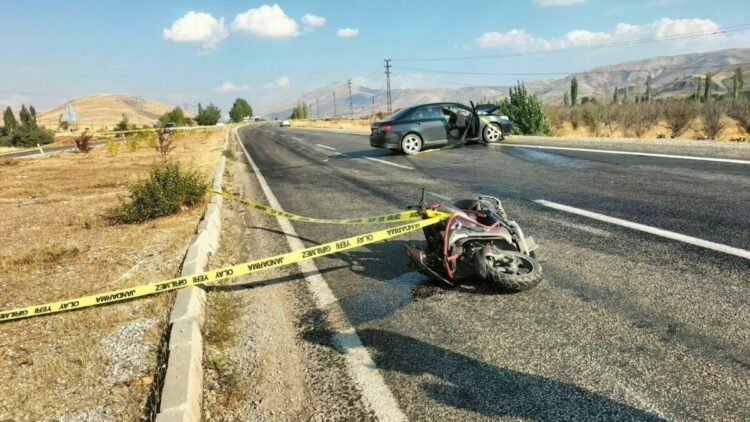 Otomobil ile çarpışan motosikletin sürücüsü öldü