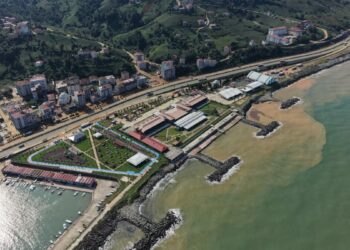 Rize'de sel gitti, çamur kaldı; hasar tespit çalışmaları başladı