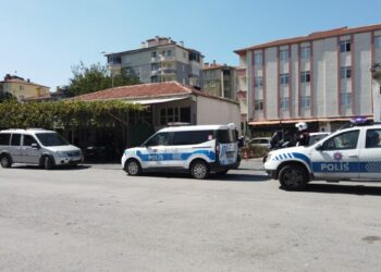 Kıraathane çalışanı, husumetlisini tüfekle ağır yaraladı