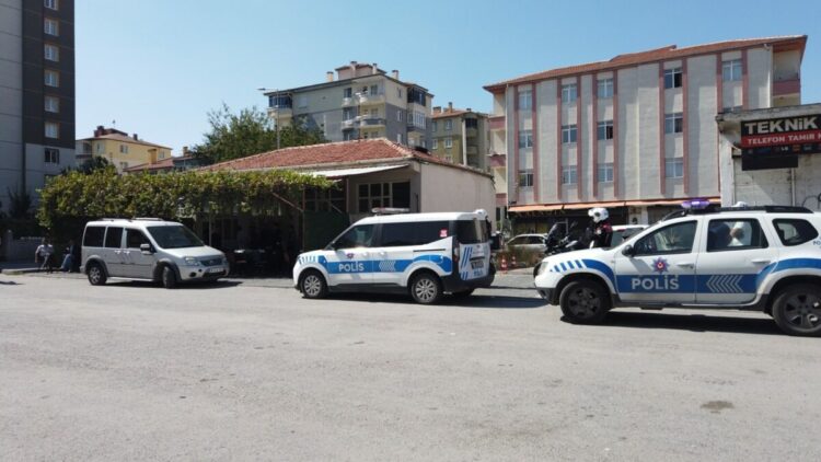 Kıraathane çalışanı, husumetlisini tüfekle ağır yaraladı
