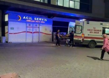 Tartıştığı kişiyi silahla yaralayan şüpheli taksiyle kaçarken yakalandı