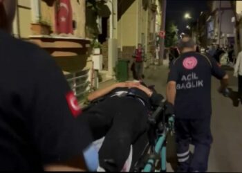 Önce tartıştığı kişiyi ardından kendini vurdu; ambulansa taşınırken tepki gösterdi
