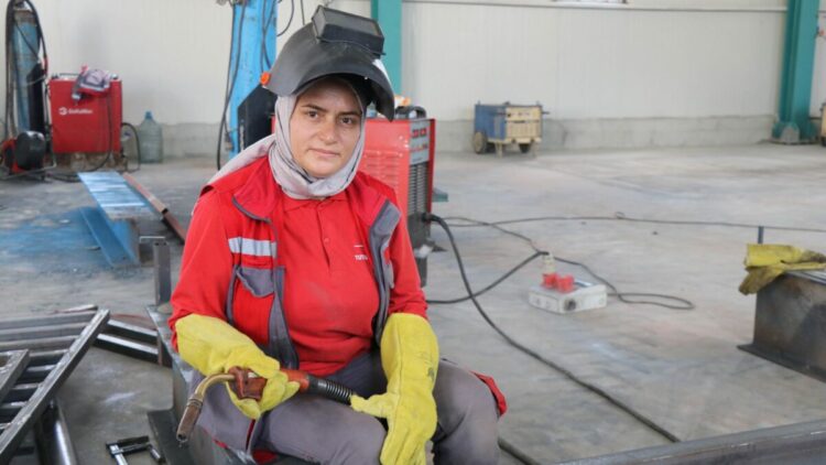 Kader usta, 30 yıldır kaynakçılık yapıyor