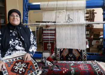 8 yaşında tezgahın başına geçti, 61'inde mirasını geleceğe taşıyor