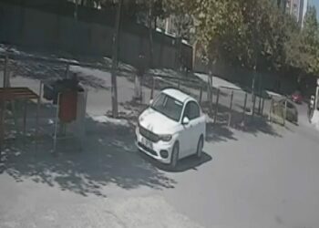 Silivri’de otomobilin çarptığı skuterin sürücüsü yaralandı