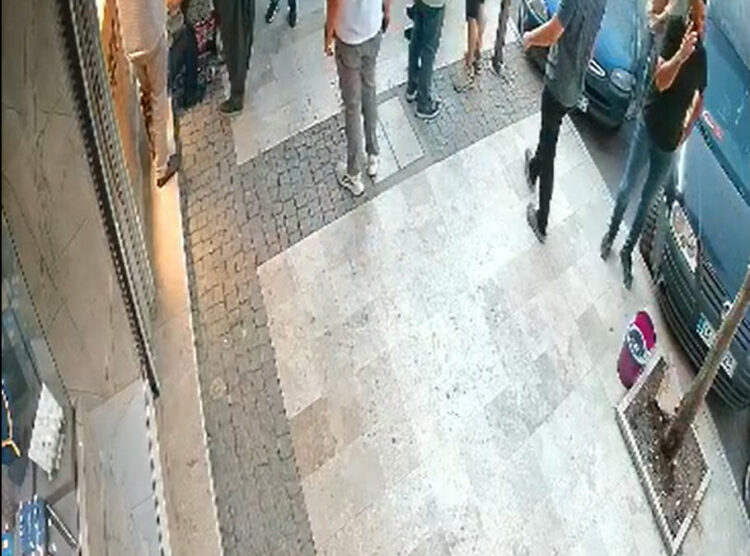 Kuyumcu dükkanında silahlı soygun girişimi: 2 yaralı