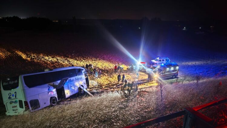 Amasya’da yolcu otobüsü şarampole uçtu: 2'si ağır 24 yaralı