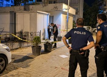 Yolda yürürken tabancalı saldırıda yaralandı