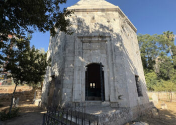 Antalya'da 'Zincirkıran' Mehmet Bey'in 649 yıllık türbesi zamana meydan okuyor