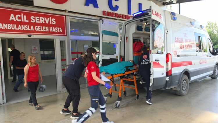Hafif ticari araç ile çarpışan motosikletin sürücüsü ağır yaralandı