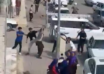 Şanlıurfa'da iki grubun taşlı, sopalı kavgası kamerada; 9 yaralı