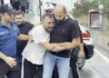 Arnavutköy'de yağış nedeniyle kayganlaşan yola devrilen kamyona hafriyat aracı çarptı; 2 yaralı