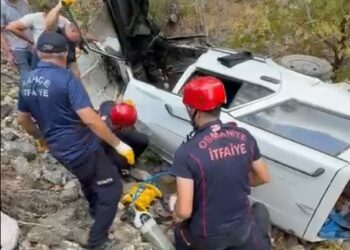 Uçuruma yuvarlanan otomobilin sürücüsü öldü