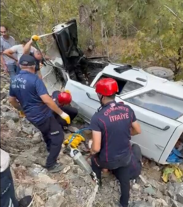 Uçuruma yuvarlanan otomobilin sürücüsü öldü