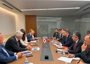 Bakan Bayraktar, Kanada Dışişleri Bakanı Anand ile görüştü