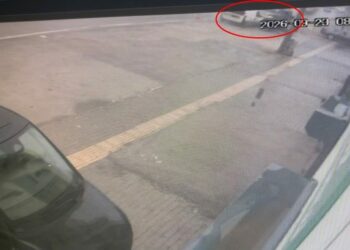 Hafif ticari aracın çarptığı elektrikli bisiklet sürücüsü öldü