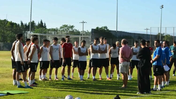 Bucaspor 1928'de derbi öncesi ayrılıklar yaşandı