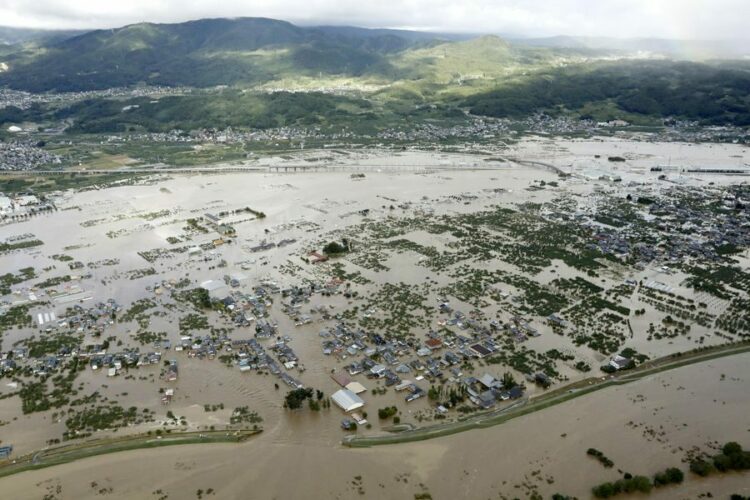 Japonya'da Dujuan Tayfunu'nda hayatını kaybedenlerin sayısı 9'a yükseldi