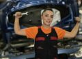 Fatma, muhasebeci olarak girdiği sanayide motor ustası oldu