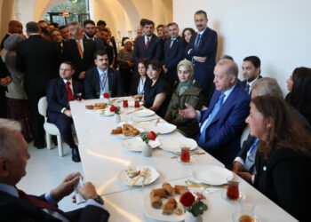 Cumhurbaşkanı Erdoğan, New York'ta kafede vatandaşlarla bir araya geldi