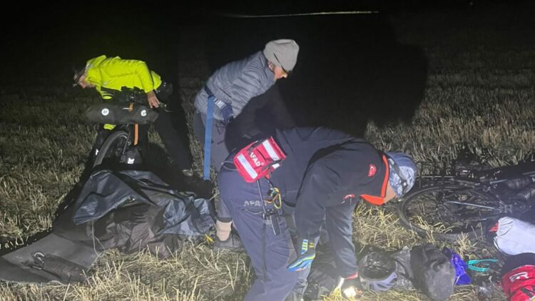 Bisikletleriyle gezerken yolunu kaybeden 2 turisti jandarma ve AFAD buldu