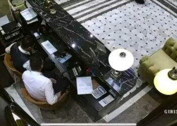 Fatih'te çalıştıkları oteli 1 milyon dolar zarara uğratıp butik otel almışlar; 5 şüpheli tutuklandı