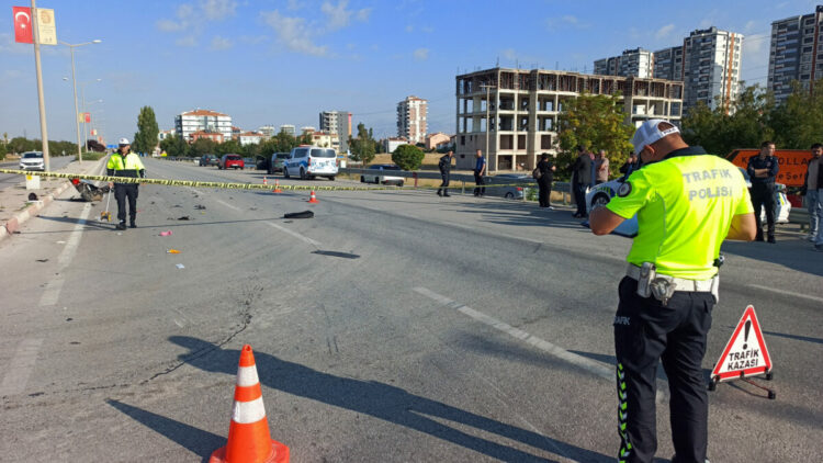 Otomobille çarpışan elektrikli bisikletin sürücüsü liseli ağır yaralandı