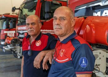 İkizler aynı gün itfaiyeci oldular aynı gün evlendiler