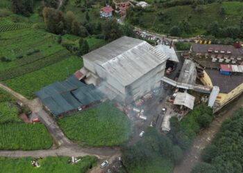 Rize'de çay fabrikasında çıkan yangın kontrol altına alındı