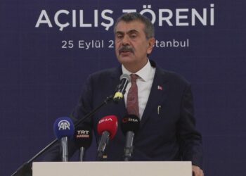 Bakan Tekin: Bu yıl ortaokulu bitiren 100 öğrencinin 45 tanesi meslek lisesine gitti