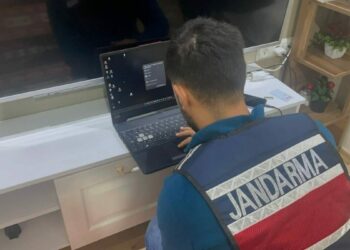 Yasa dışı sorgu paneli operasyonunda 2 gözaltı