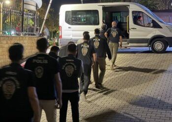 Manisa merkezli 12 ilde yatırım ve fon dolandırıcılığı yapan çeteye operasyon: 21 gözaltı
